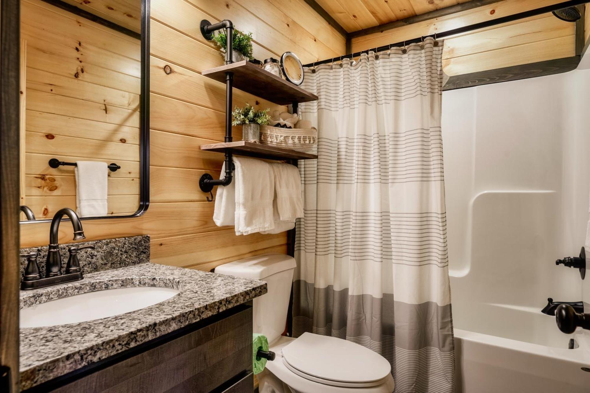 Mountainscape - Brand New Cabin W Views - Hottub - Firetable - Ps5 - Pooltable - 3 Pools Gatlinburg Exterior foto